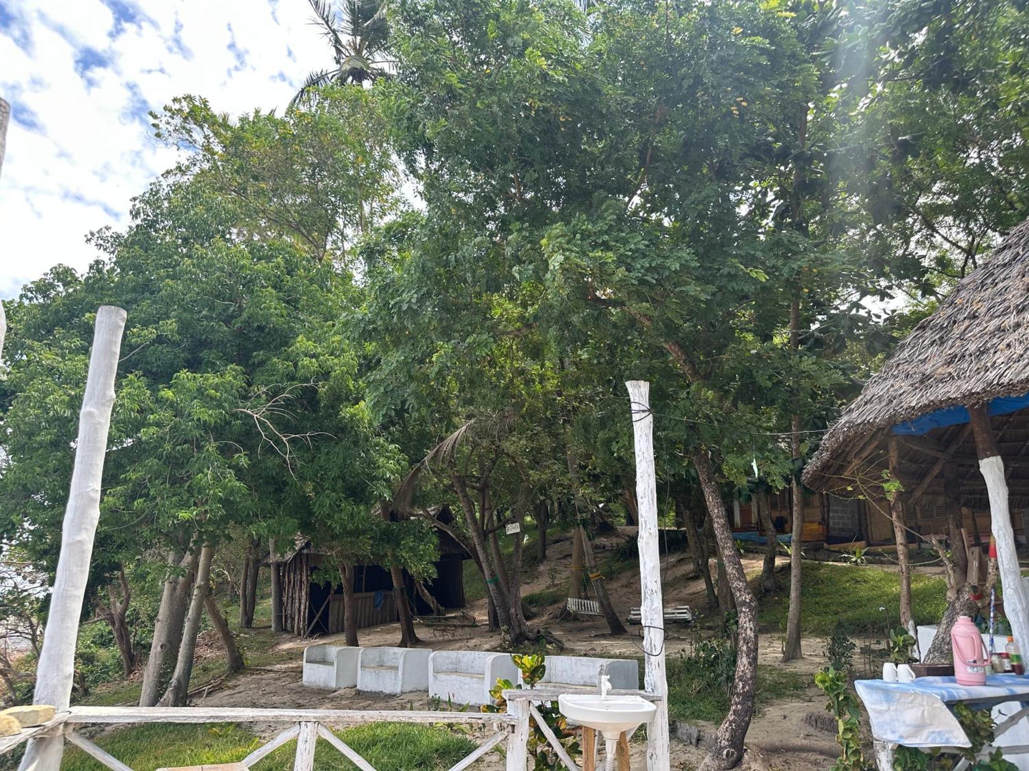 Maweni Beach Bungalows Kilindoni Exterior photo
